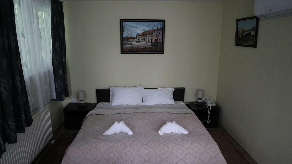 Szlovak Panzio Hotel Bekescsaba Exterior photo