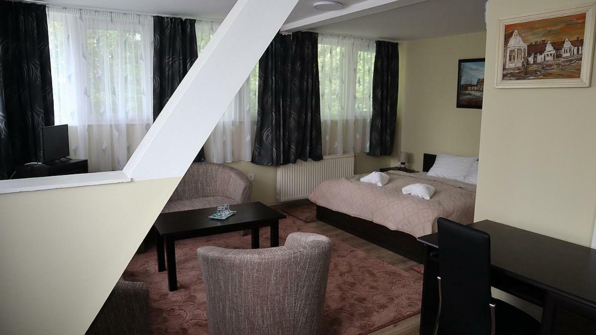 Szlovak Panzio Hotel Bekescsaba Exterior photo